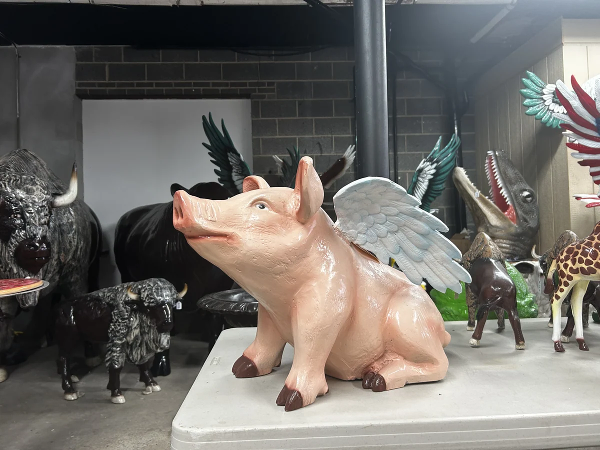 Small Seated Pig W/Wings