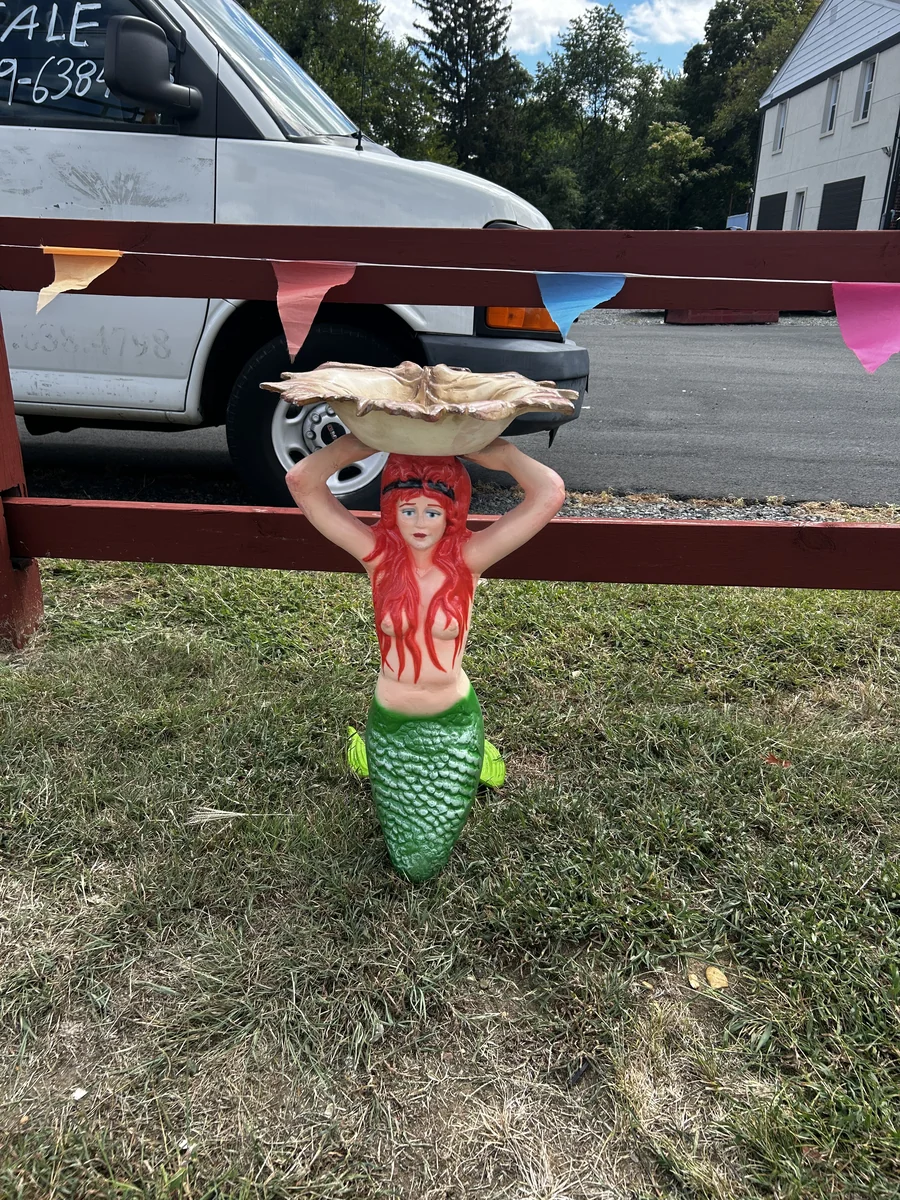 Knee Down Mermaid Birdbath
