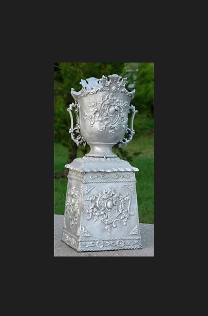French Urn On Base