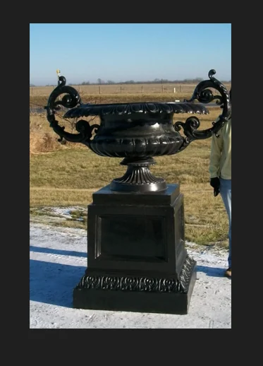 Hampshire Urn W/Base , W/Handles