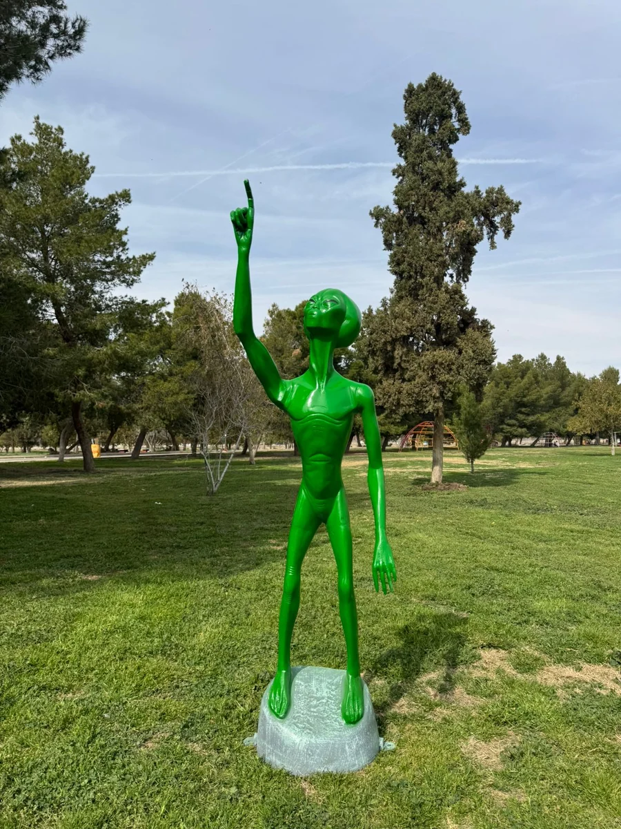 Alien Standing Pointing Up