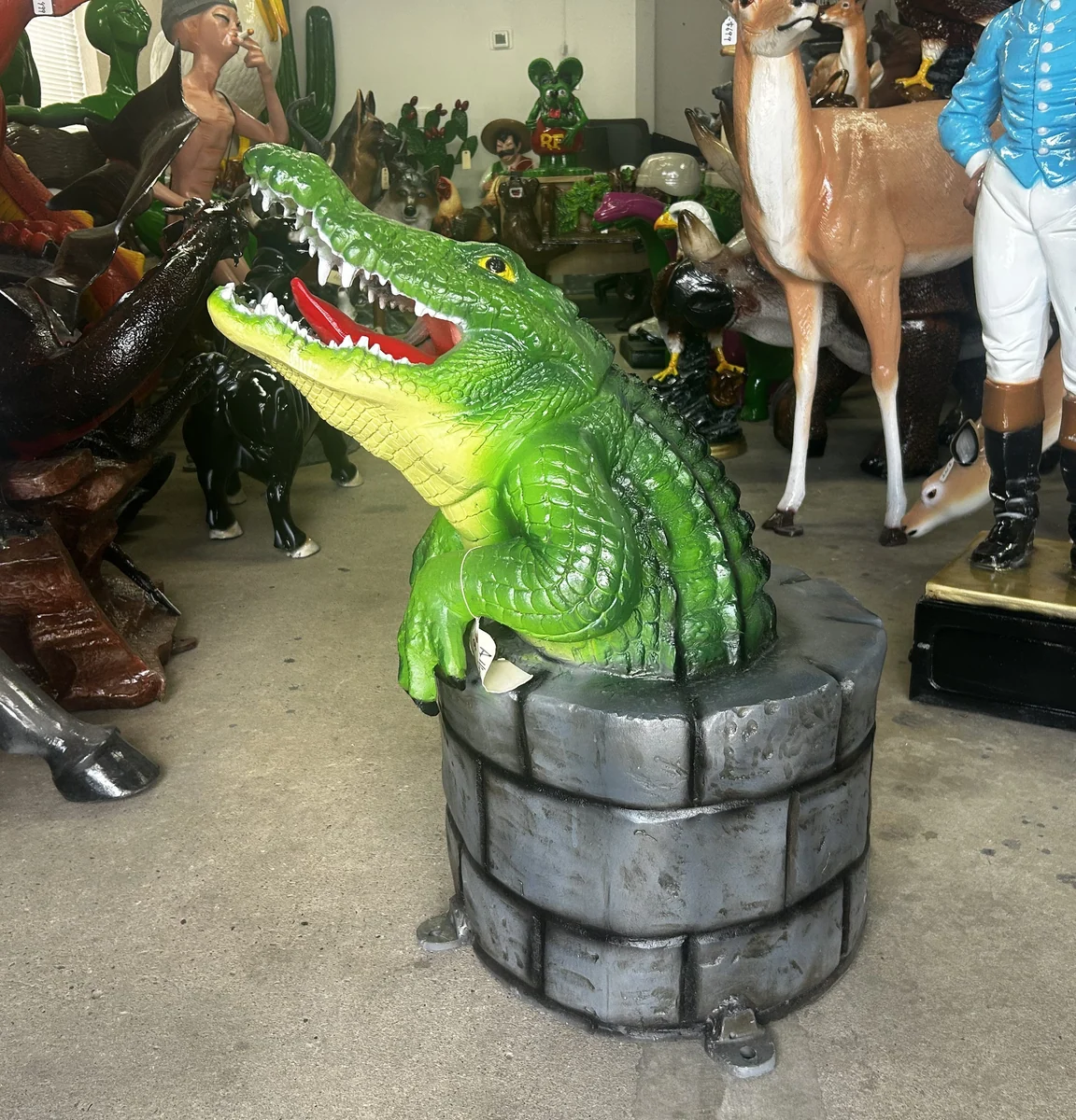 Alligator bucket